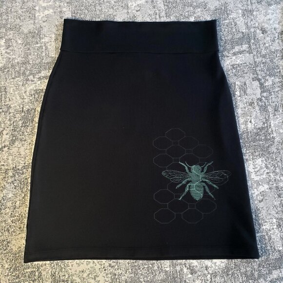 Smoking Lily Bee Hive Skirt  Natural Fibres - Picture 1 of 10